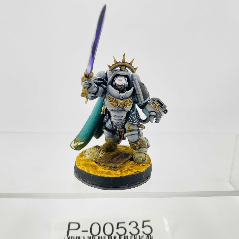 Captain in gravis armour Carcharodons