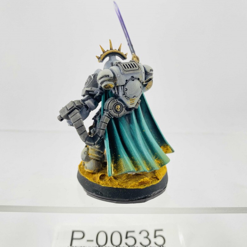 Captain in gravis armour Carcharodons