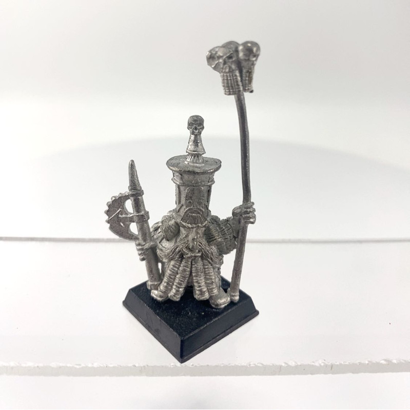 Chaos Dwarf Standard Bearer