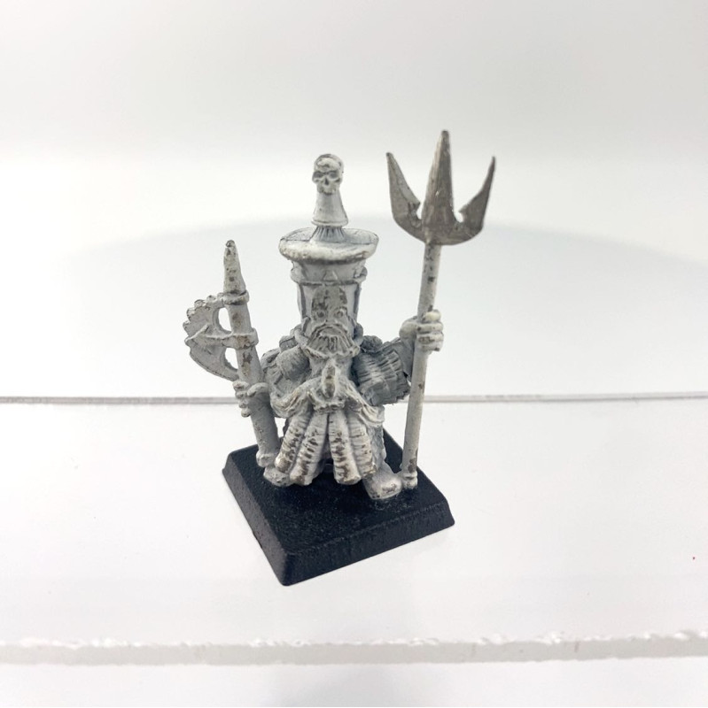 Chaos Dwarf Standard Bearer conversion